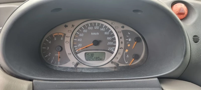 Nissan Almera tino, снимка 9 - Автомобили и джипове - 52496573