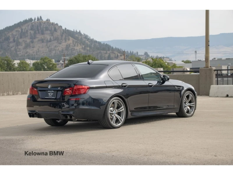 BMW M5 * 4dr Sdn * CARFAX * БЕЗ ПЪРВОНАЧАЛНА ВНОСКА, снимка 10 - Автомобили и джипове - 52830602