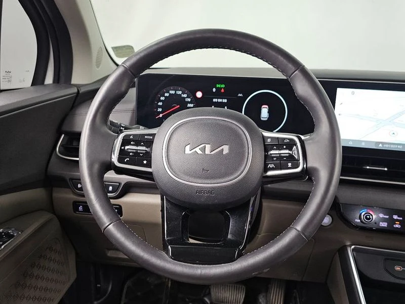 Kia Carnival 1.6 Automatic, снимка 13 - Автомобили и джипове - 55848236
