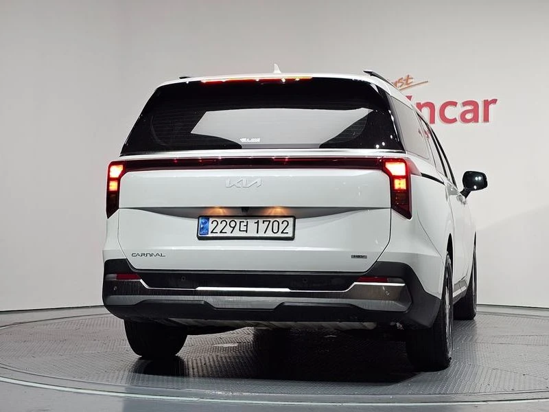 Kia Carnival 1.6 Automatic, снимка 4 - Автомобили и джипове - 55848236