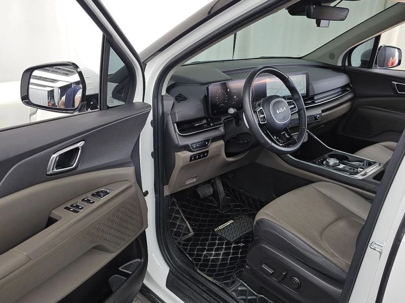 Kia Carnival 1.6 Automatic, снимка 10 - Автомобили и джипове - 55848236