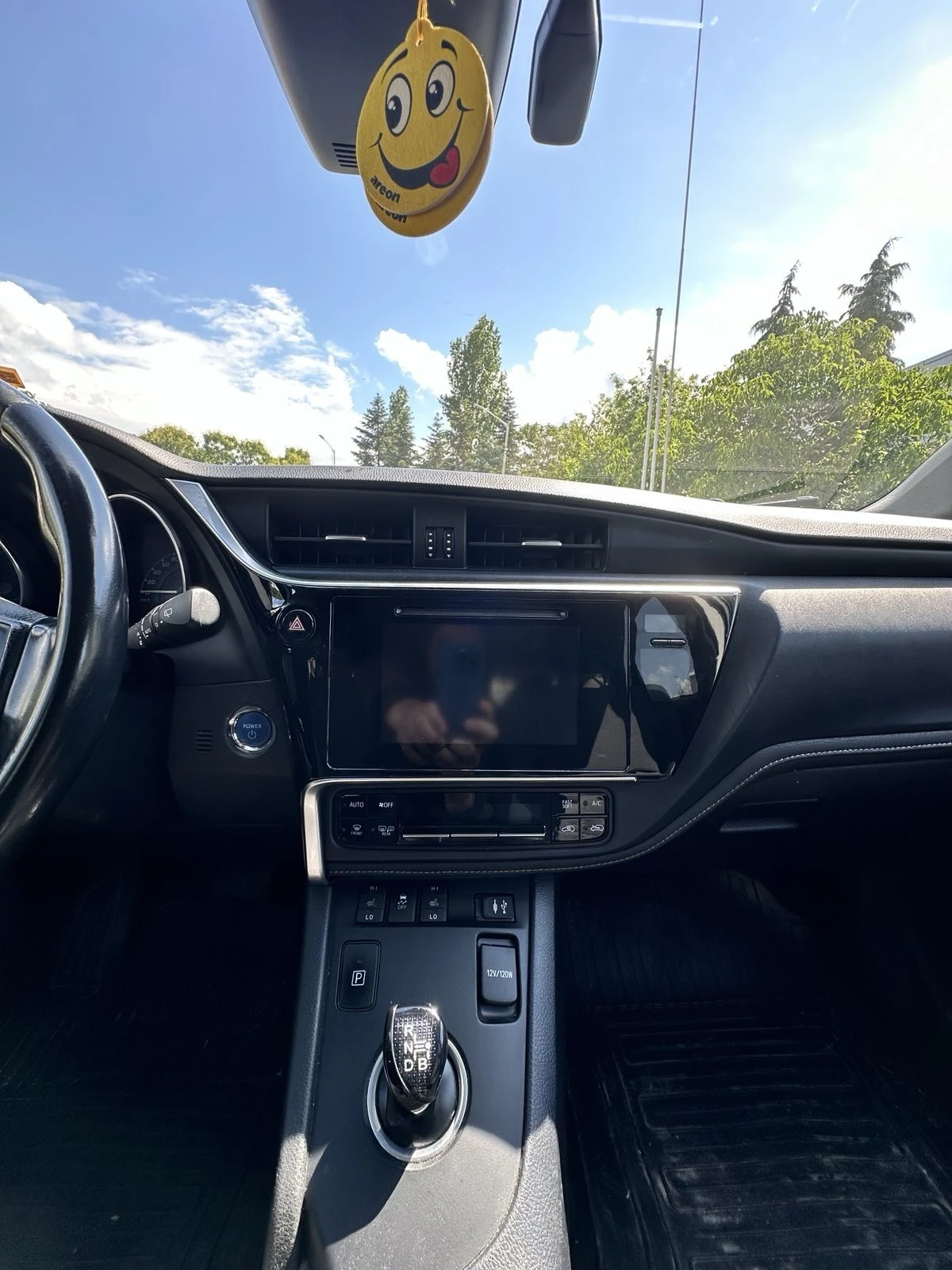 Toyota Auris 1.8 Hybrid - изображение 8