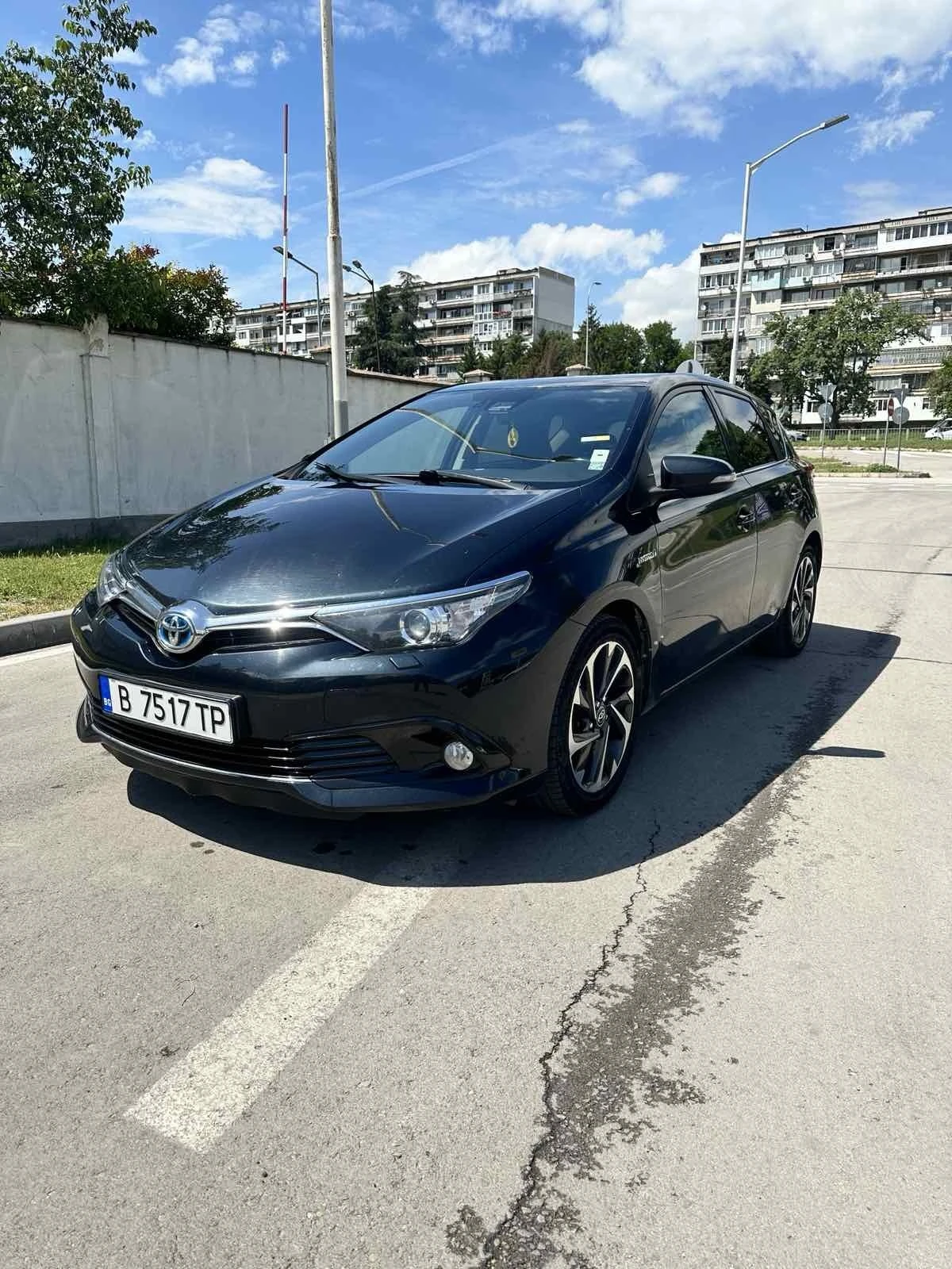 Toyota Auris 1.8 Hybrid - изображение 2