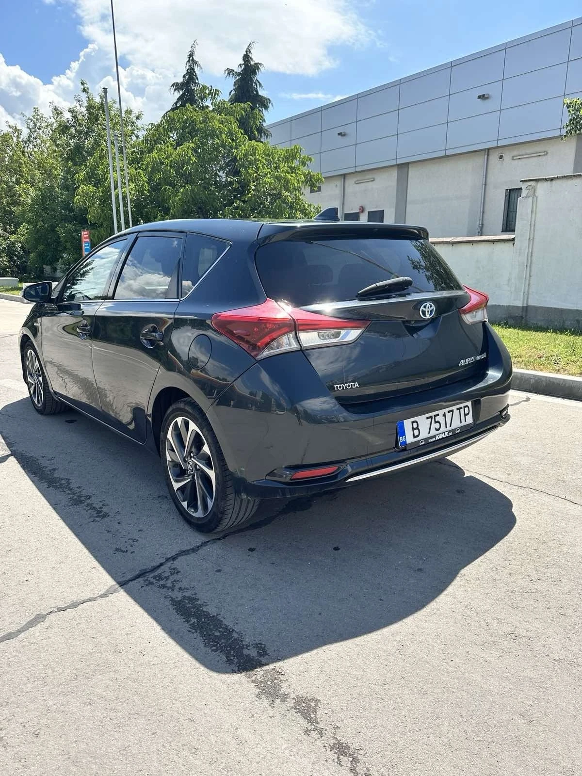 Toyota Auris 1.8 Hybrid - изображение 5