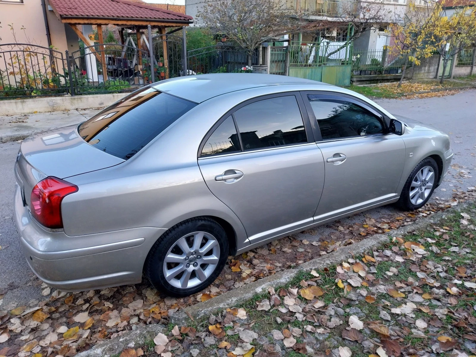 Toyota Avensis 1.8 - изображение 2