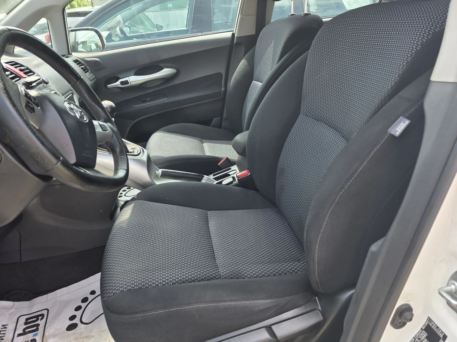 Toyota Auris 1.4 i EURO 5 FACELIFT - изображение 7