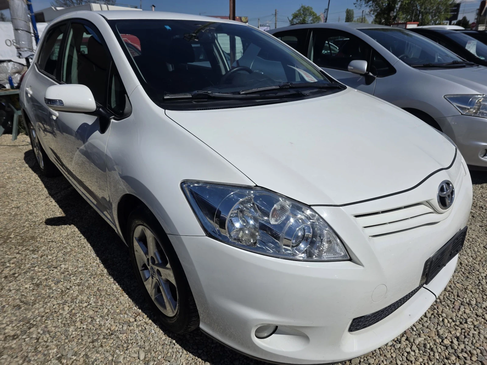 Toyota Auris 1.4 i EURO 5 FACELIFT - изображение 2