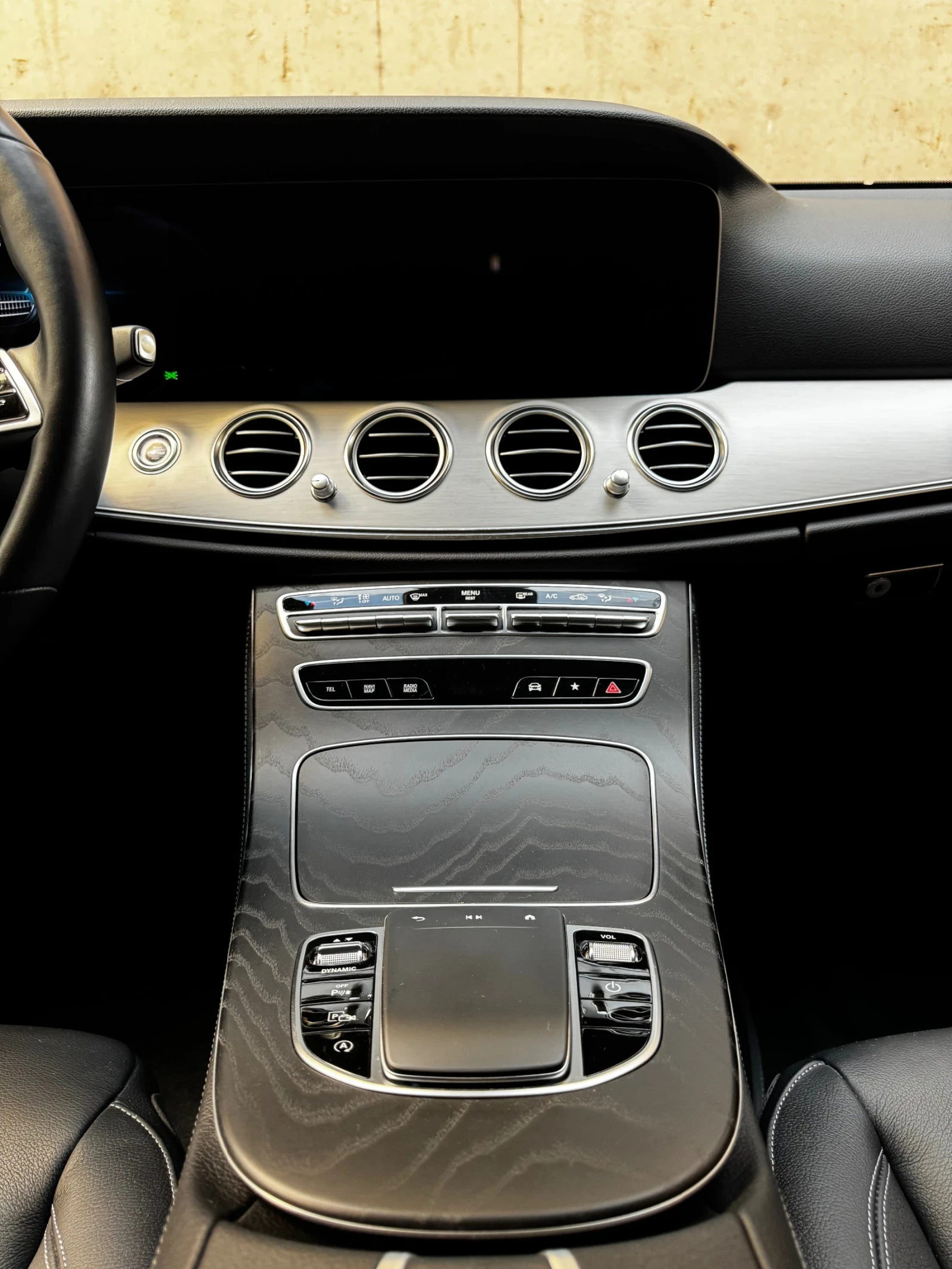 Mercedes-Benz E 300 EQ Boost 9G-TRONIC / в Гаранция / AMG оптика / ком - изображение 9