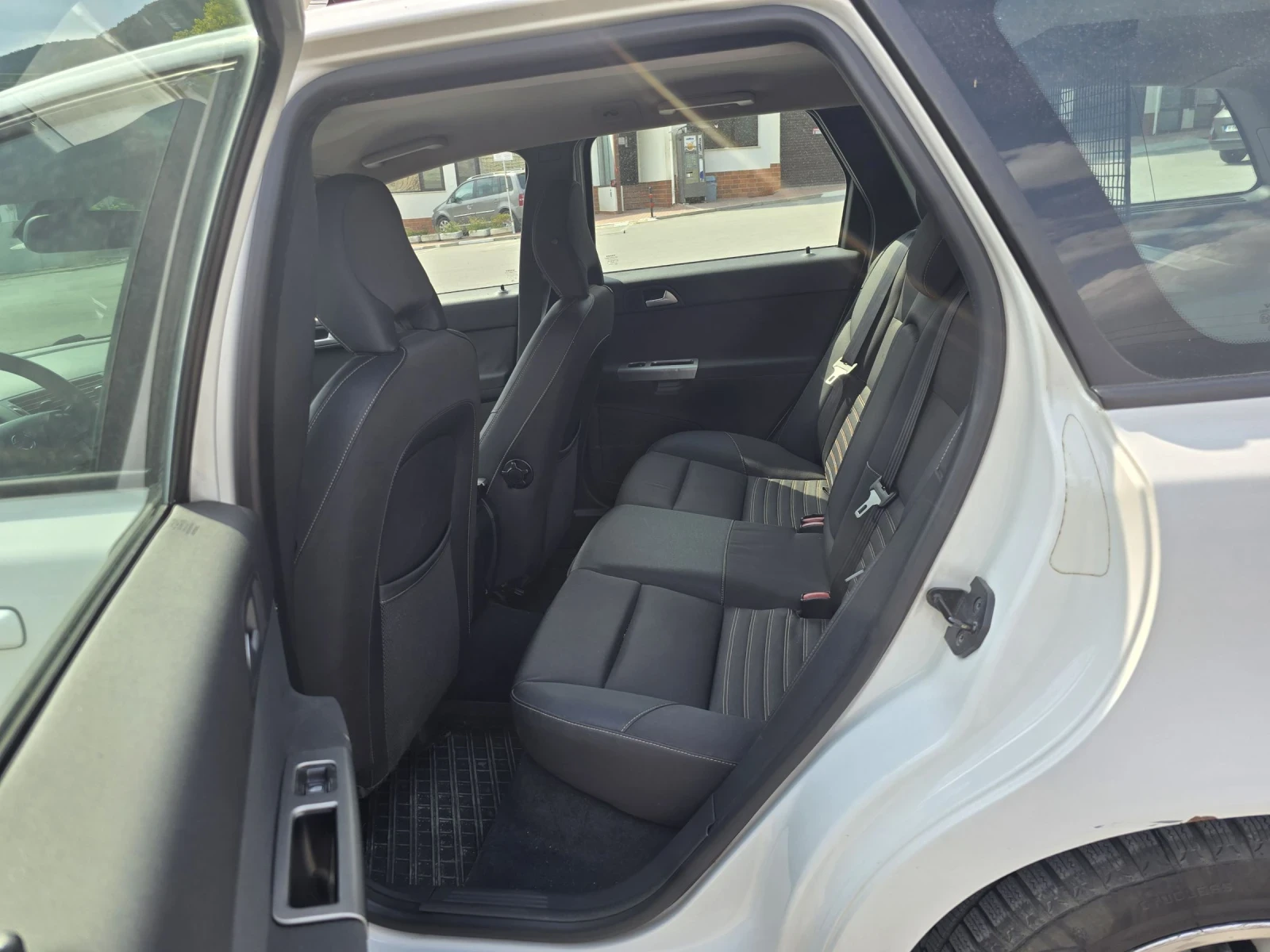 Volvo V50  - изображение 10