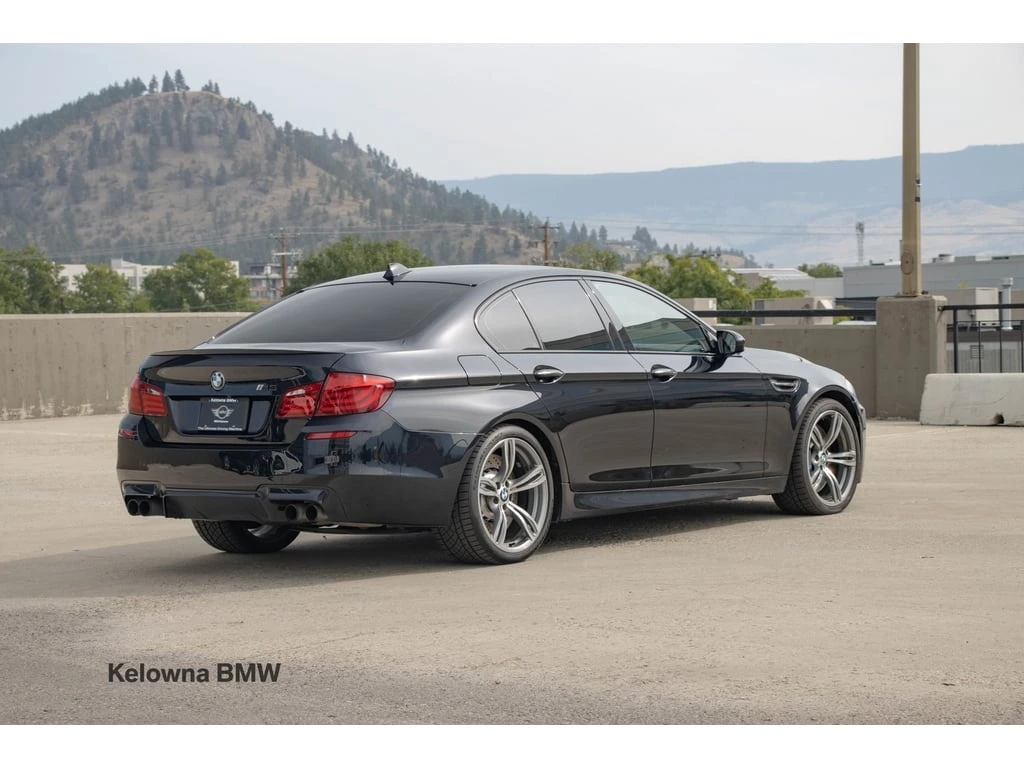 BMW M5 * 4dr Sdn * CARFAX * БЕЗ ПЪРВОНАЧАЛНА ВНОСКА - изображение 10