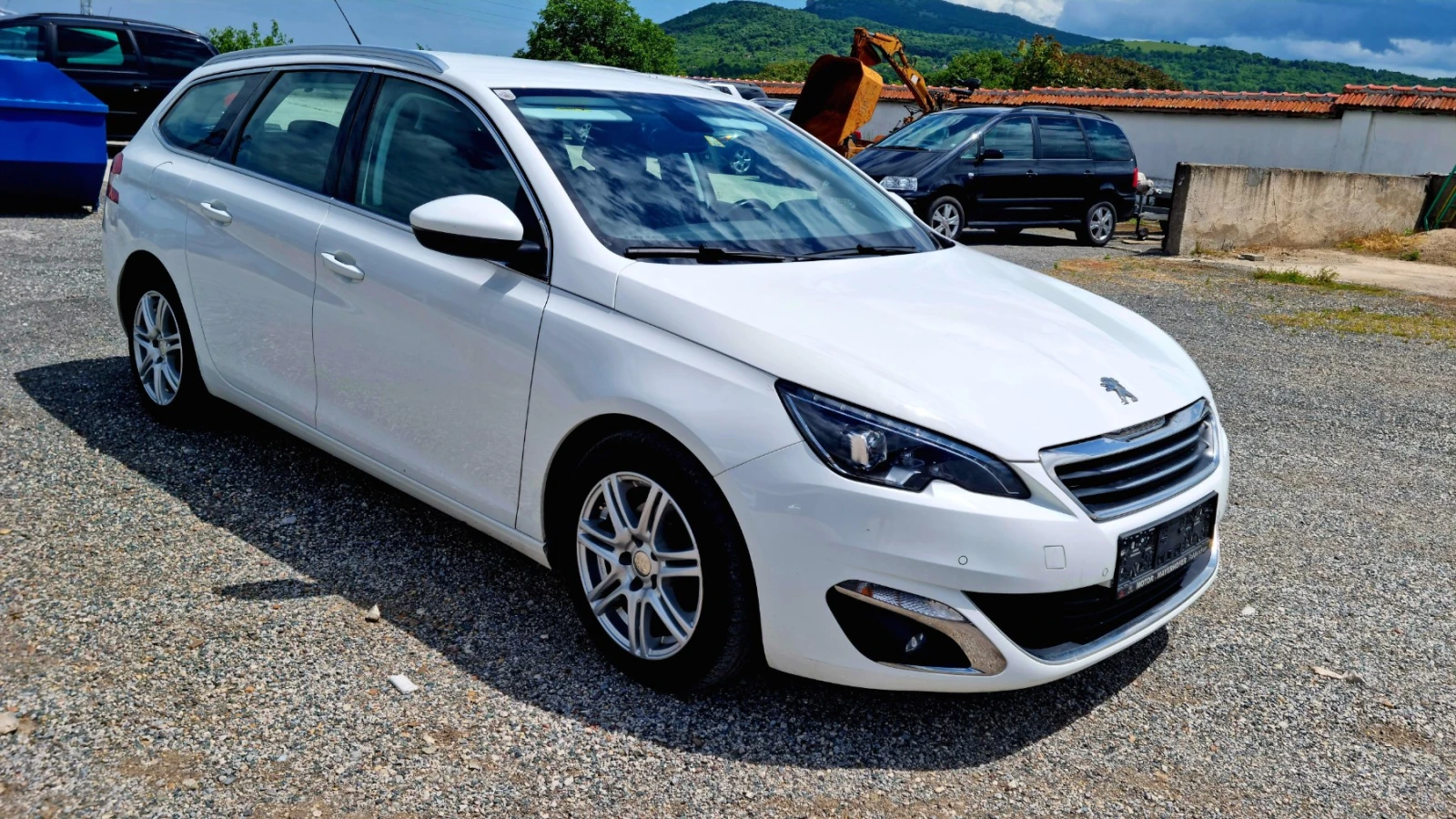 Peugeot 308 LED/NAVI/КАМЕРА/С.ИЗТОРИЯ - изображение 3