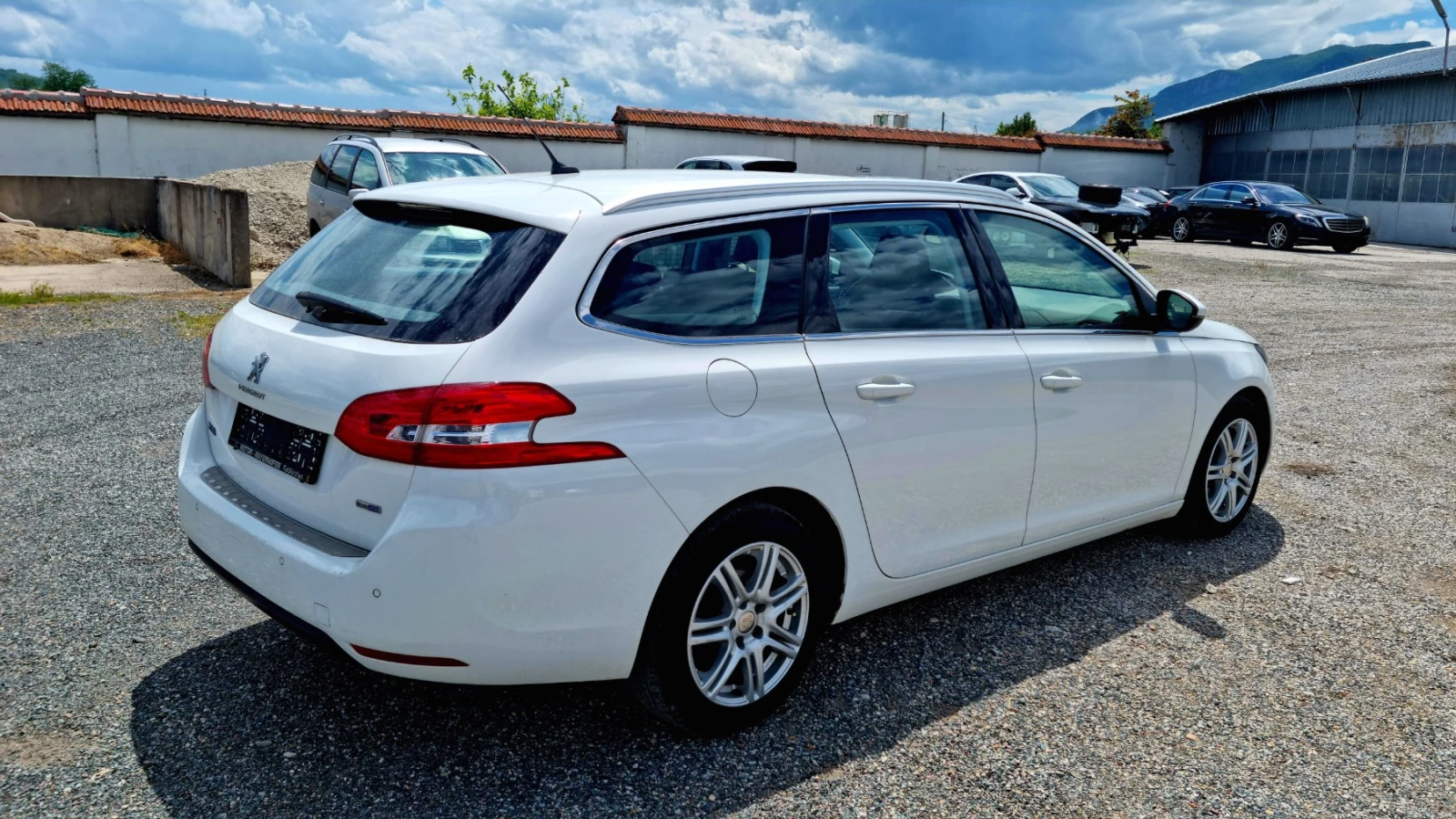 Peugeot 308 LED/NAVI/КАМЕРА/С.ИЗТОРИЯ - изображение 6