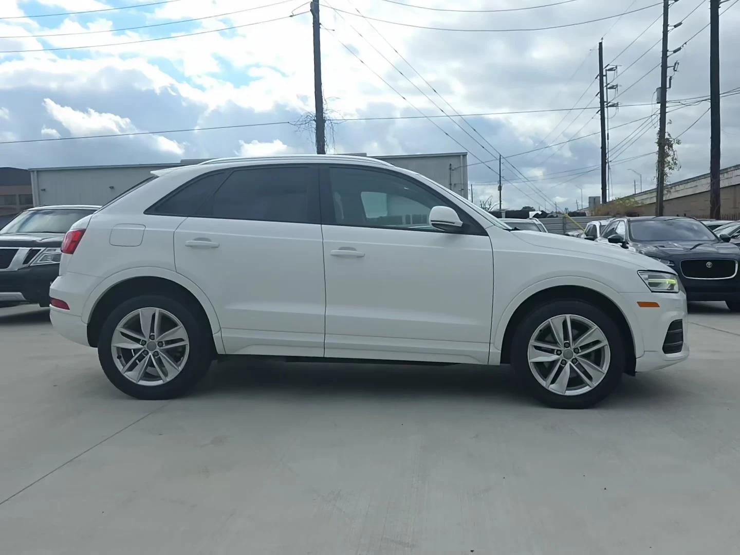 Audi Q3 2.0T Premium - изображение 2