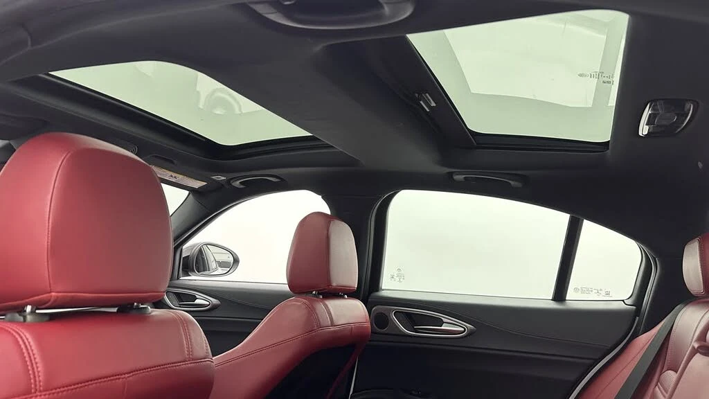 Alfa Romeo Giulia VELOCE RWD* АвтоКредит* (Цена до БГ), снимка 11 - Автомобили и джипове - 53782411