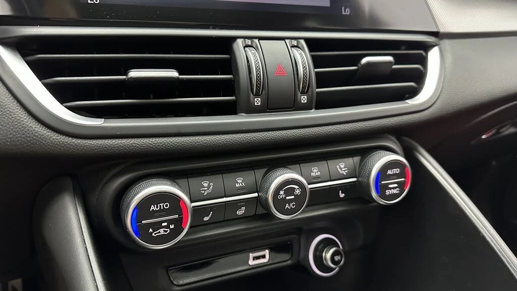 Alfa Romeo Giulia VELOCE RWD* АвтоКредит* (Цена до БГ), снимка 12 - Автомобили и джипове - 53782411