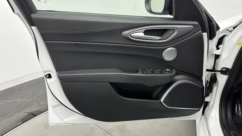 Alfa Romeo Giulia VELOCE RWD* АвтоКредит* (Цена до БГ) - изображение 8