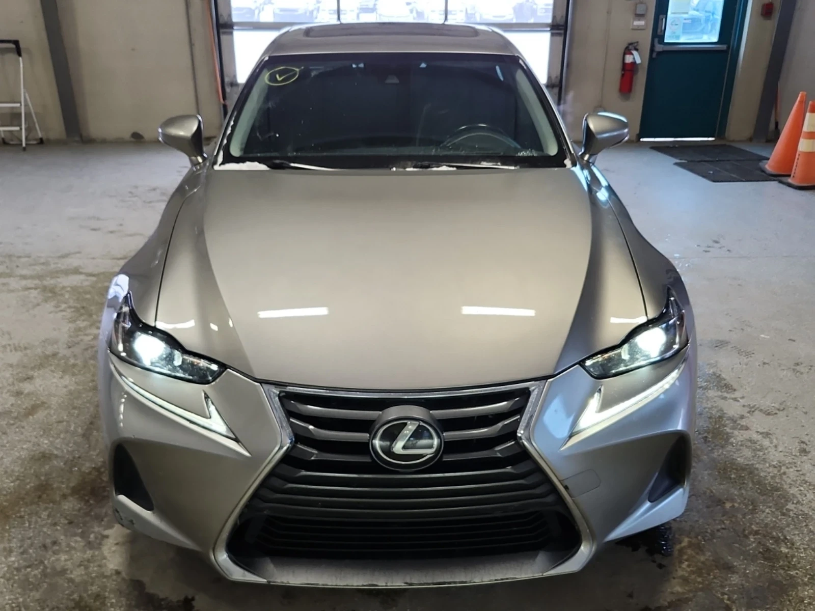 Lexus IS 300 Обдухване * Панорама * Камера * Сервизна История *