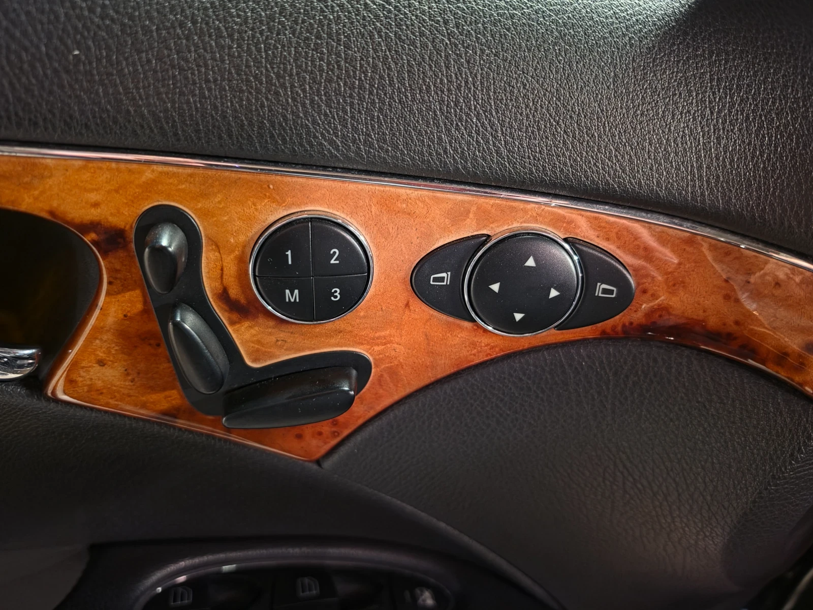 Mercedes-Benz E 320 4 MATIC, снимка 6 - Автомобили и джипове - 54315172