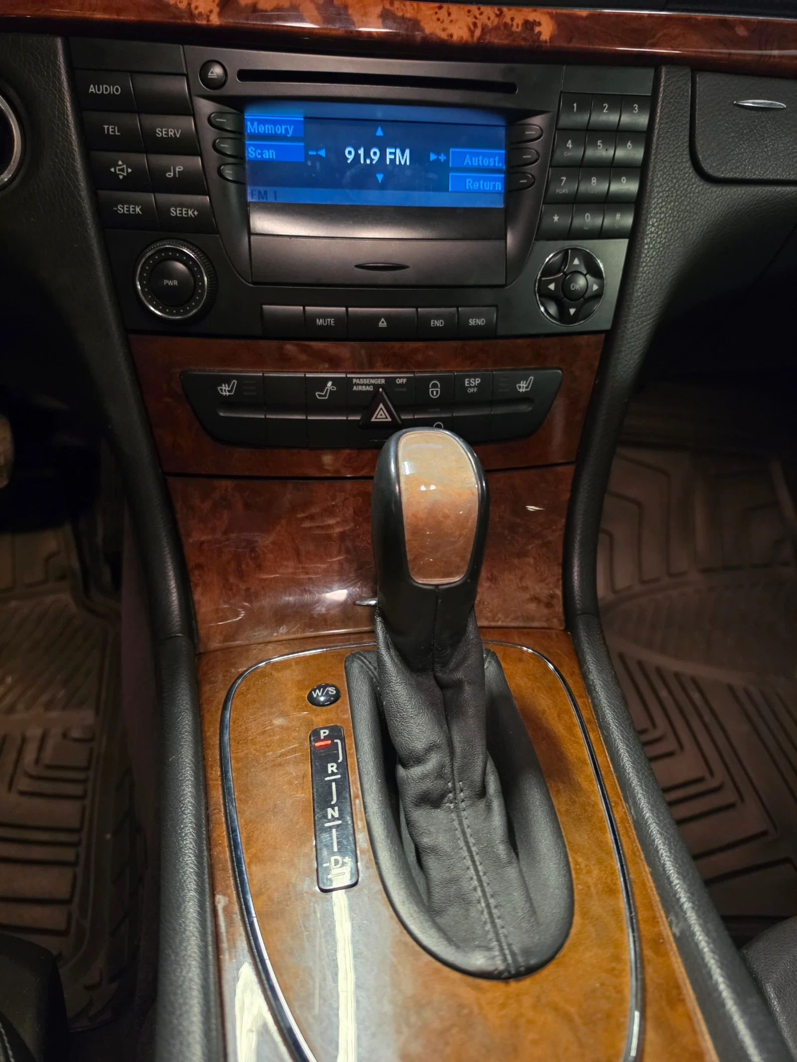 Mercedes-Benz E 320 4 MATIC, снимка 7 - Автомобили и джипове - 54315172