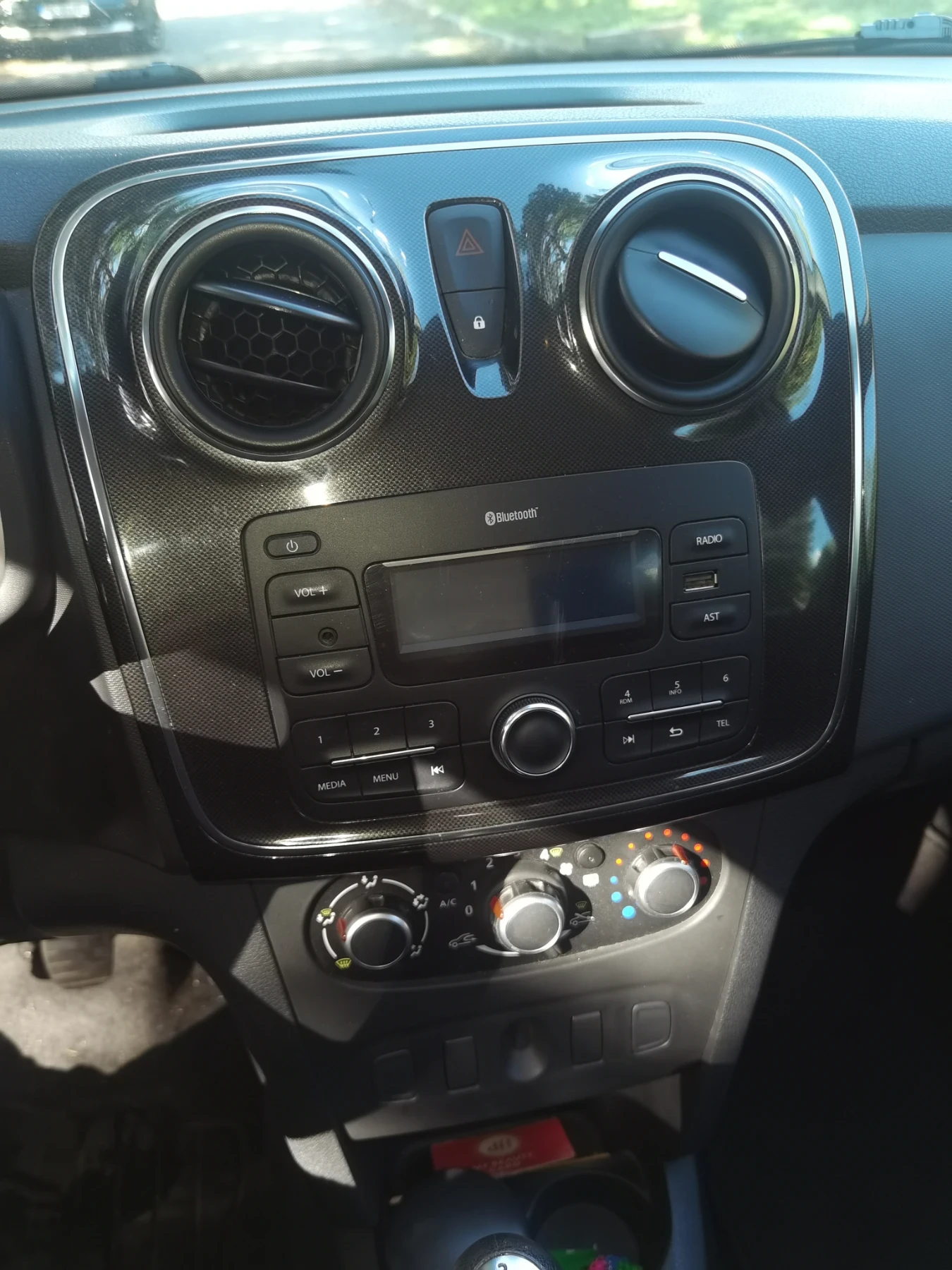 Dacia Sandero Хечбек, снимка 8 - Автомобили и джипове - 54428090