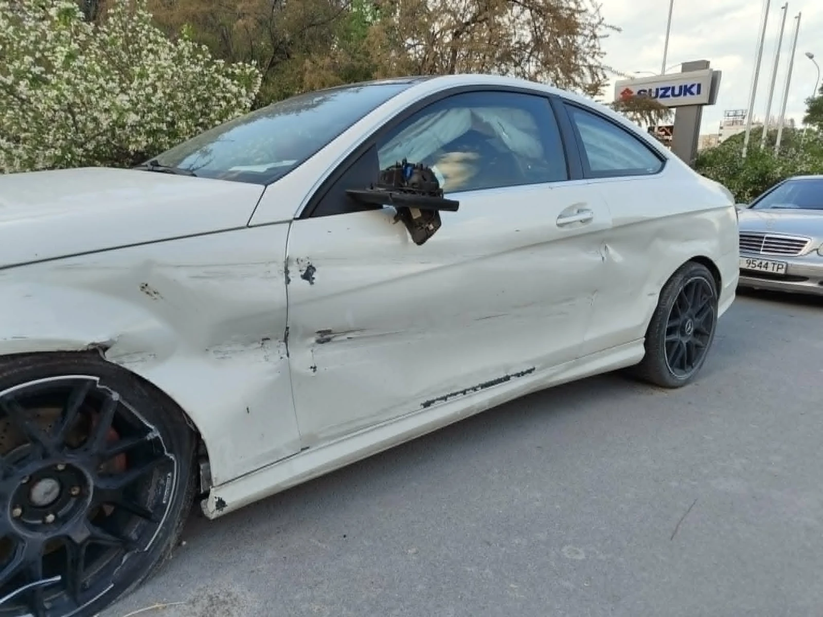 Mercedes-Benz C 350 4-MATIC Sport/Червен интериор, снимка 3 - Автомобили и джипове - 55176888