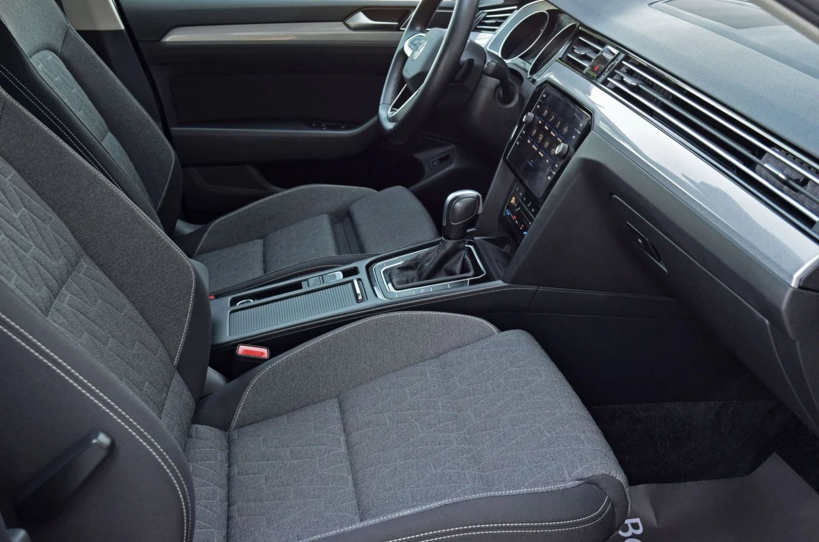 VW Passat  1.5 TSI OPF DSG Business Variant, снимка 15 - Автомобили и джипове - 55253626