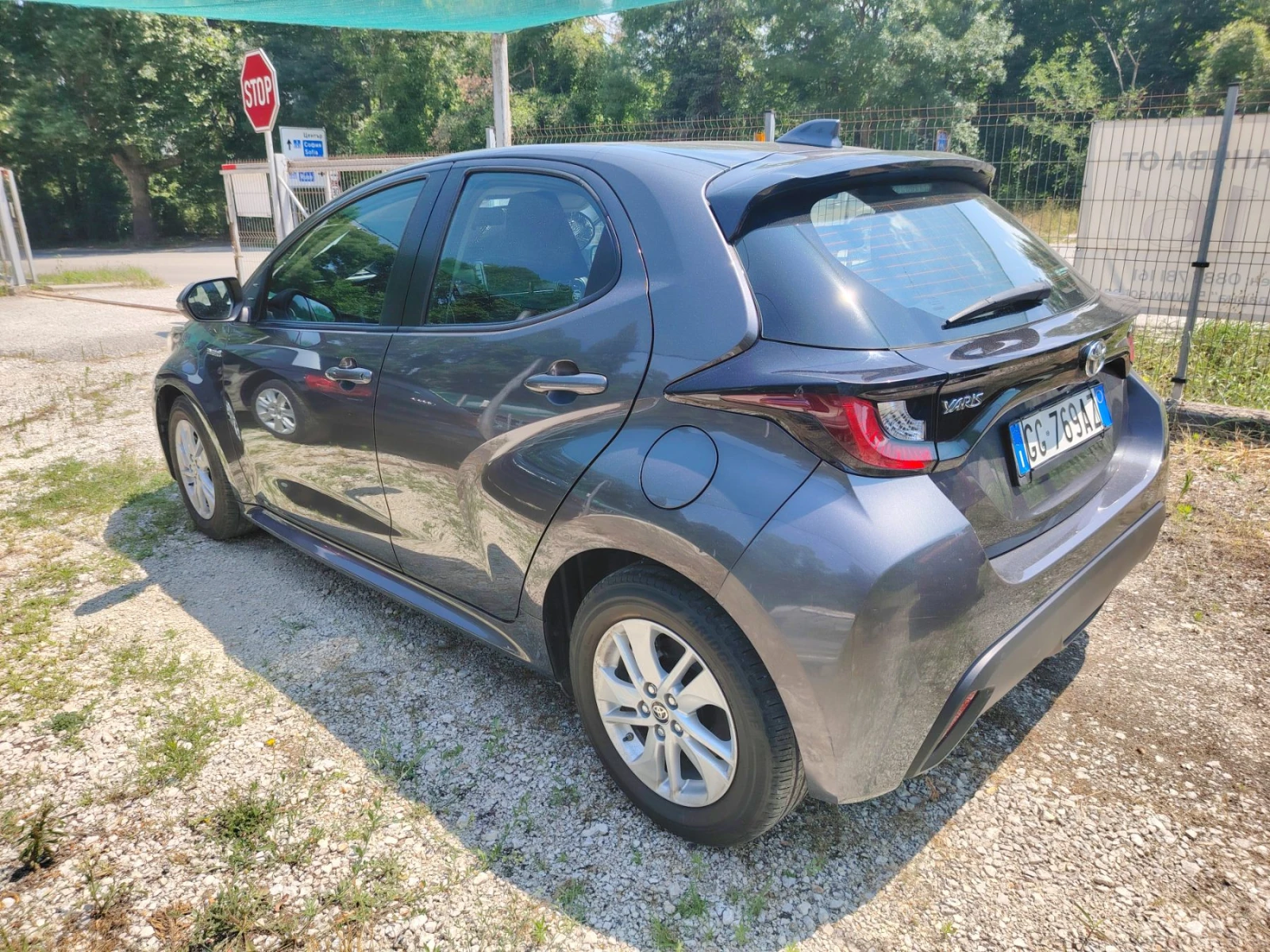 Toyota Yaris HIBRID, снимка 4 - Автомобили и джипове - 55319546