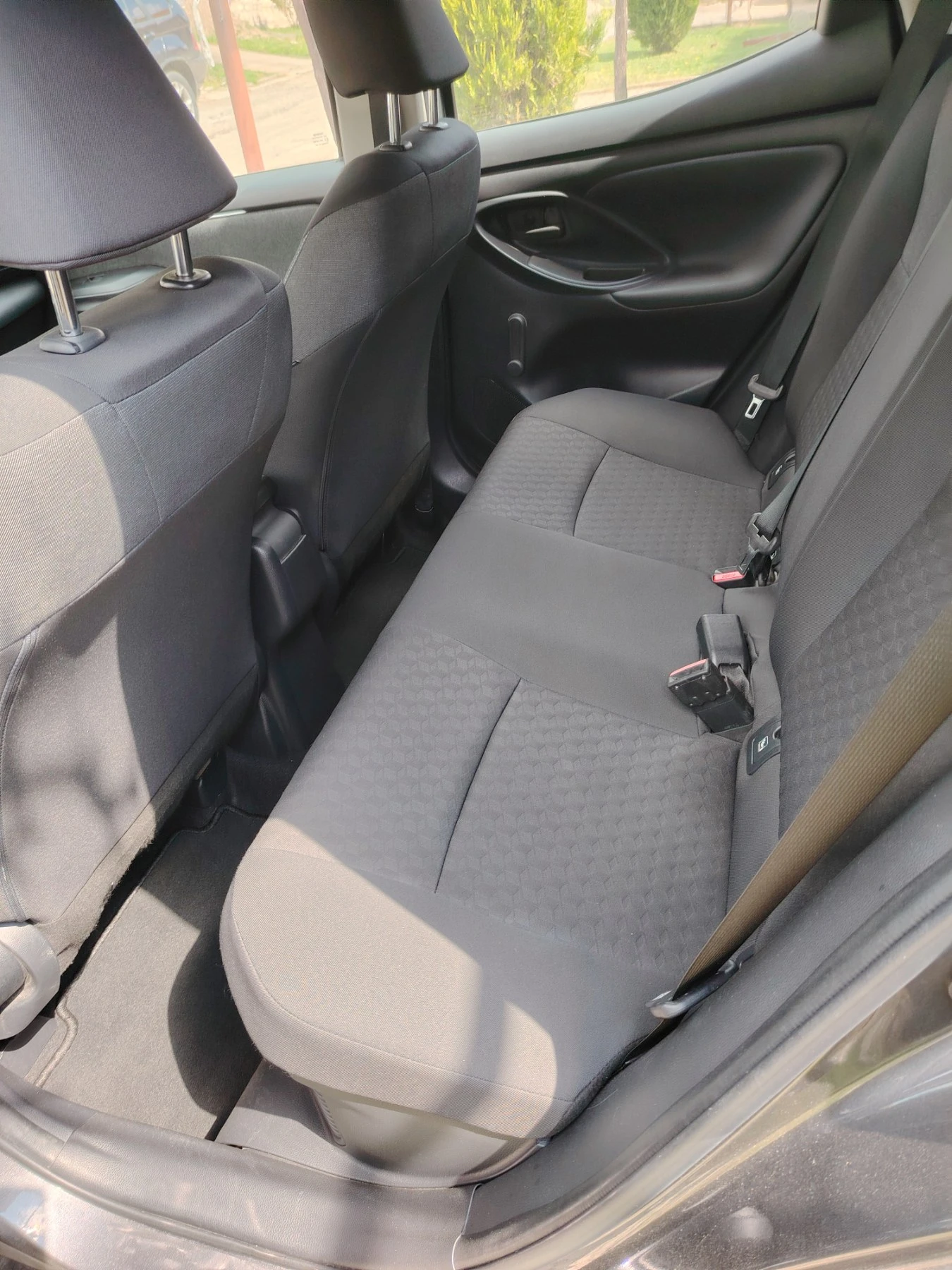 Toyota Yaris HIBRID, снимка 8 - Автомобили и джипове - 55319546
