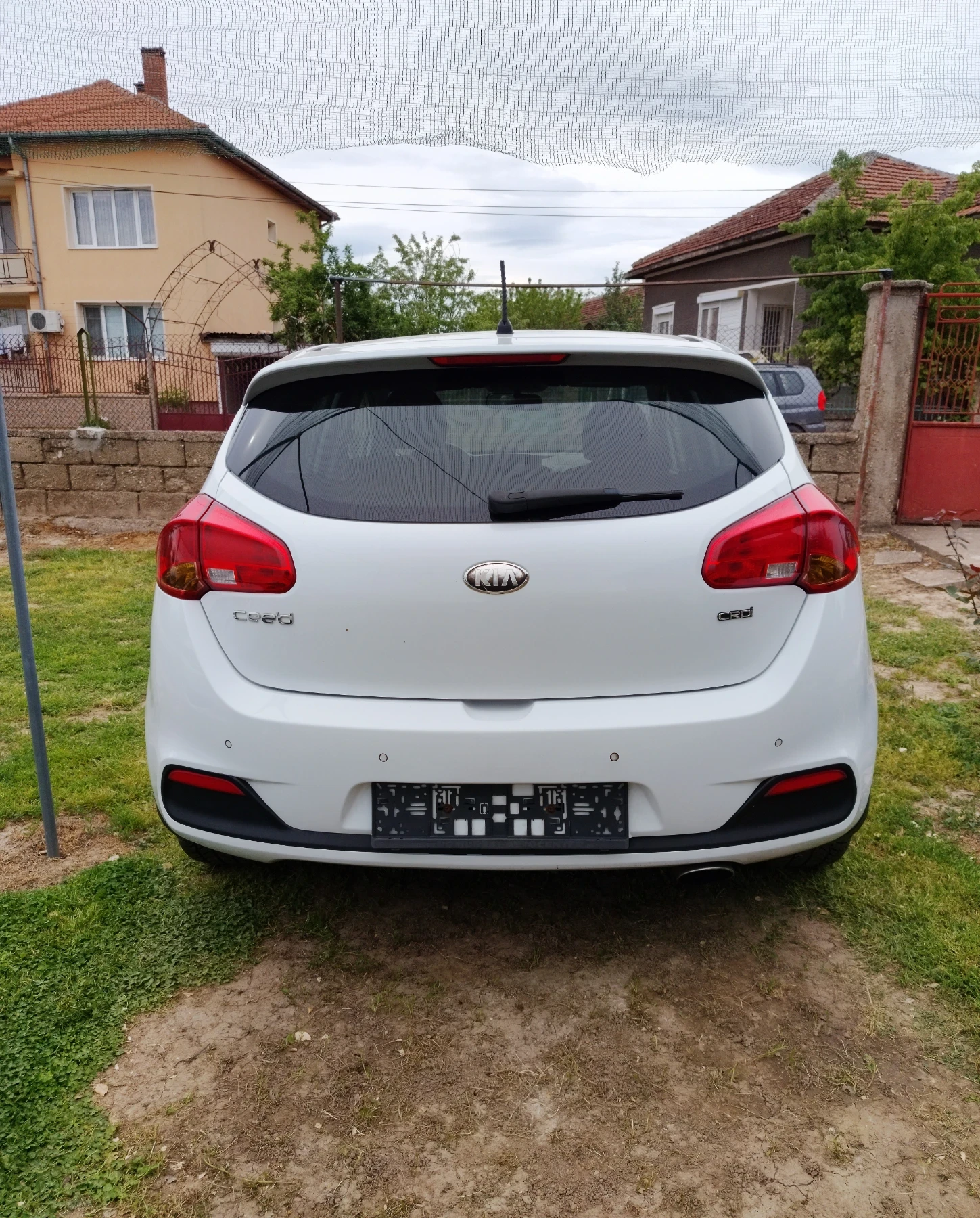 Kia Ceed 1.6crdi, снимка 4 - Автомобили и джипове - 55934232
