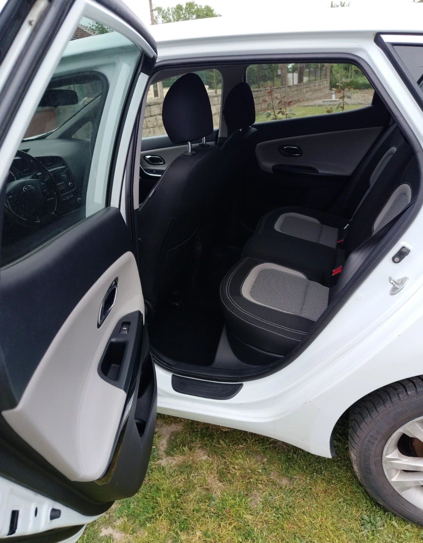Kia Ceed 1.6crdi, снимка 3 - Автомобили и джипове - 55934232