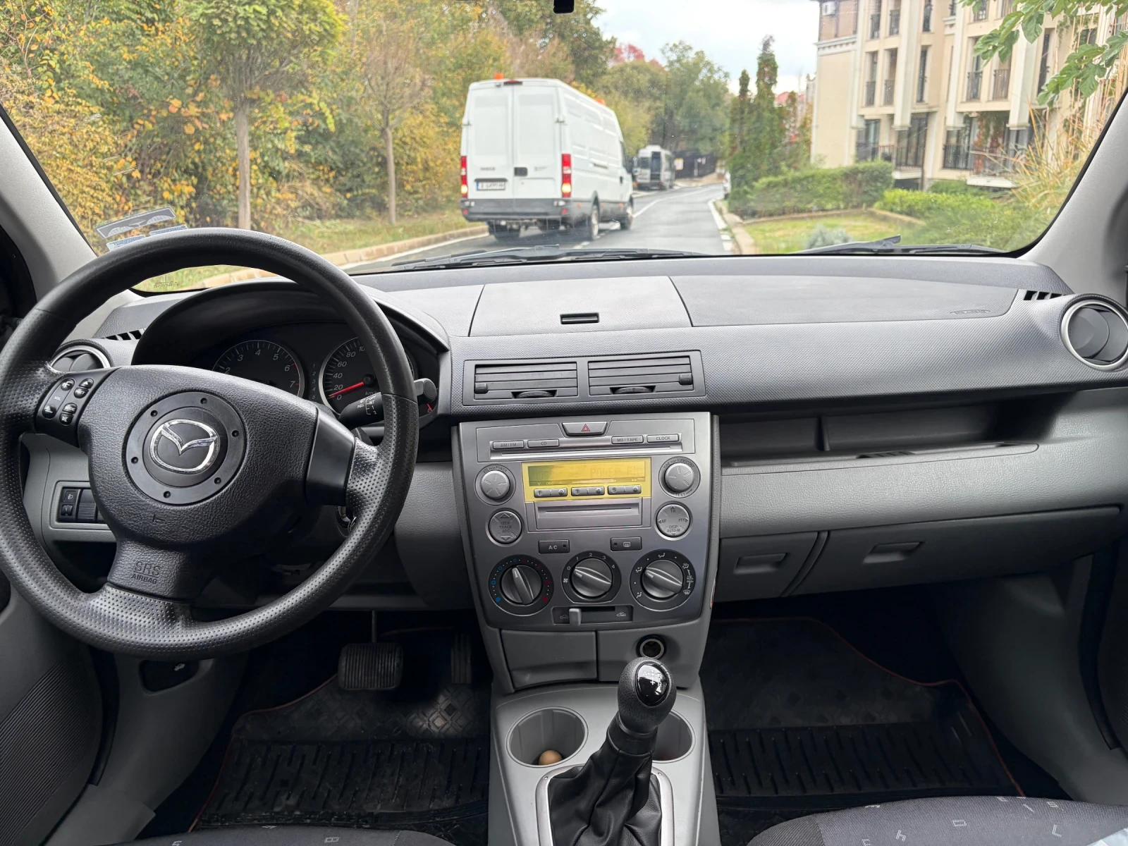 Mazda 2, снимка 13 - Автомобили и джипове - 56654904
