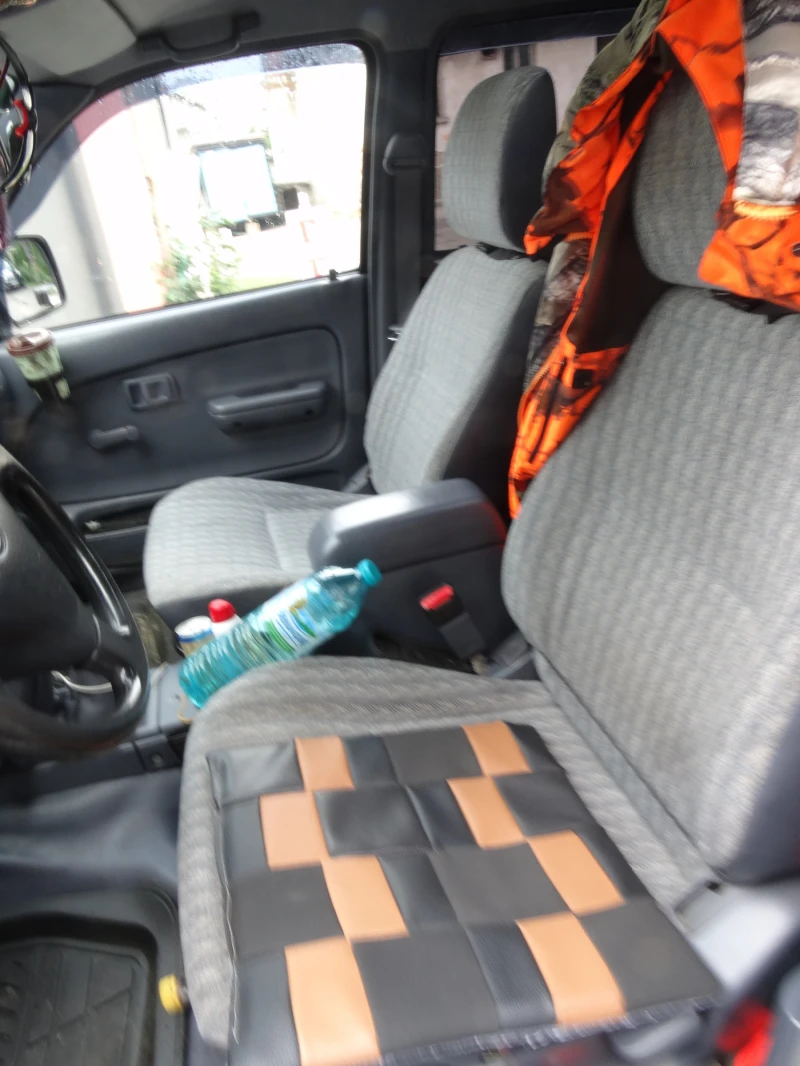 Toyota Hilux 2.5 TDI, снимка 16 - Автомобили и джипове - 51337282