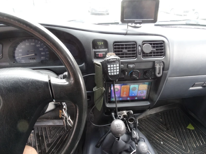 Toyota Hilux 2.5 TDI, снимка 5 - Автомобили и джипове - 51337282