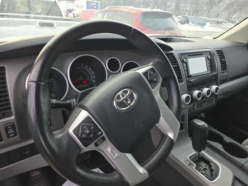 Toyota Sequoia SR5, снимка 12 - Автомобили и джипове - 53456710