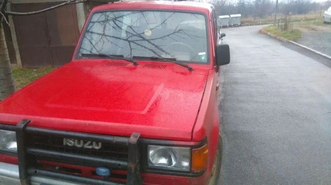 Isuzu Trooper 2.6 Бензин, снимка 2 - Автомобили и джипове - 52800218