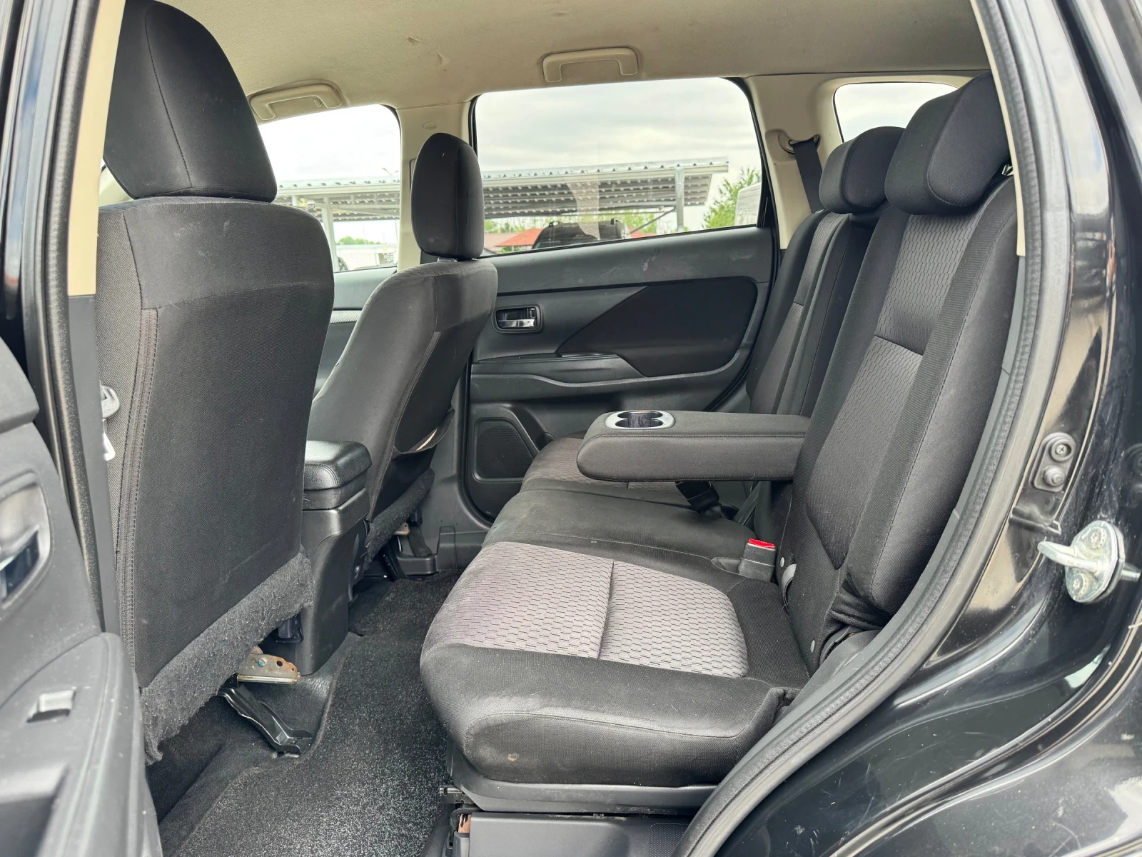 Mitsubishi Outlander 2.2Di-D 4x4 АВТОМАТ ИТАЛИЯ - изображение 9
