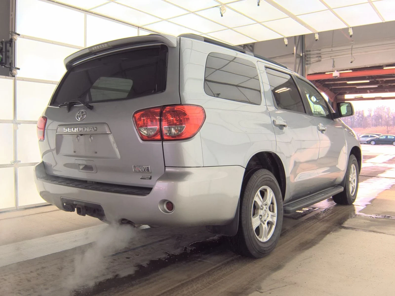 Toyota Sequoia SR5 - изображение 4