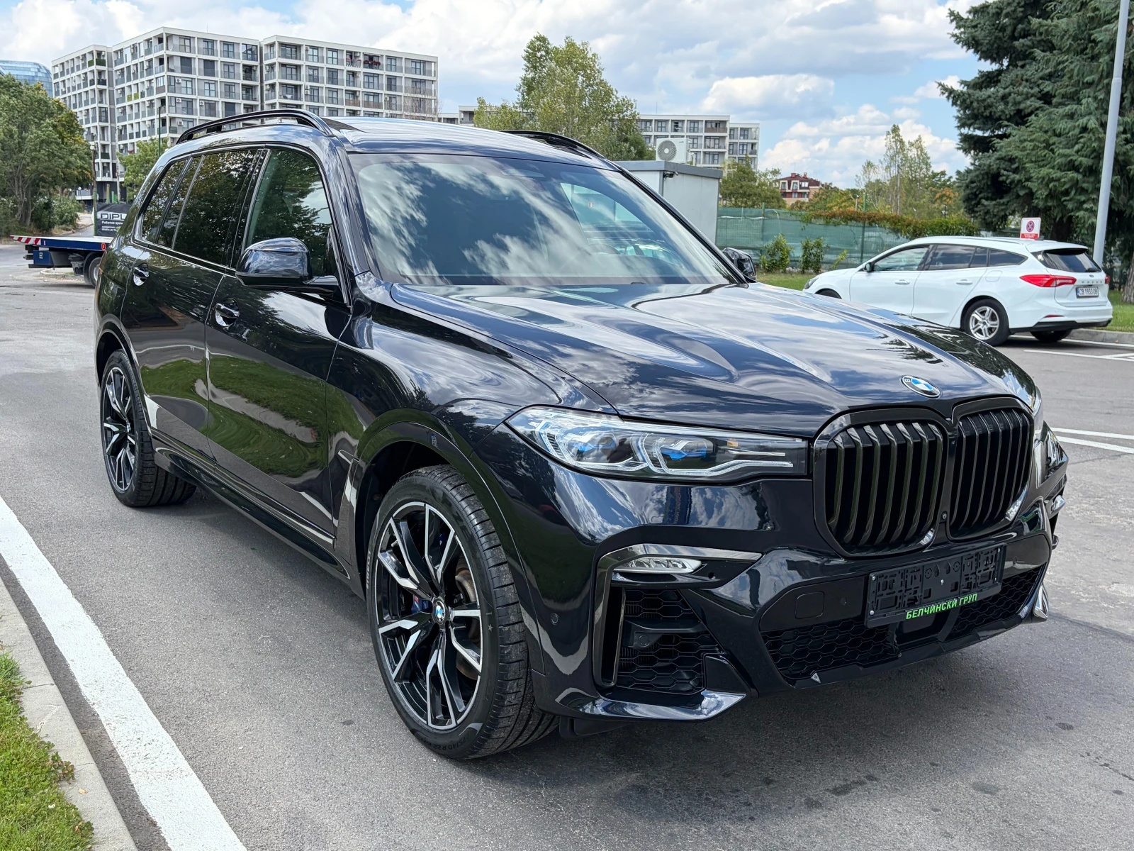 BMW X7 4.0i/M-ПАКЕТ/АIR/SKY/LASER/360/ВЕНТИЛАЦИЯ/ACC/5+ 1, снимка 3 - Автомобили и джипове - 54933514