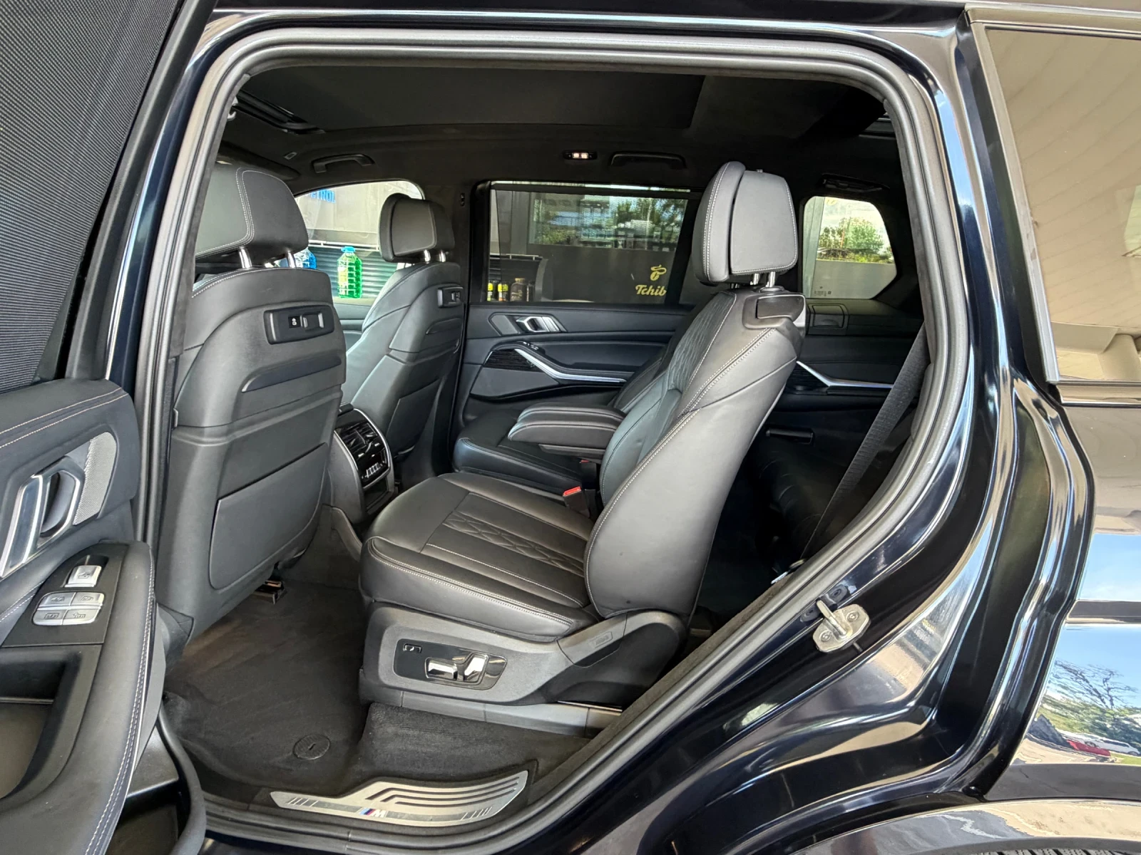 BMW X7 4.0i/M-ПАКЕТ/АIR/SKY/LASER/360/ВЕНТИЛАЦИЯ/ACC/5+ 1, снимка 17 - Автомобили и джипове - 54933514