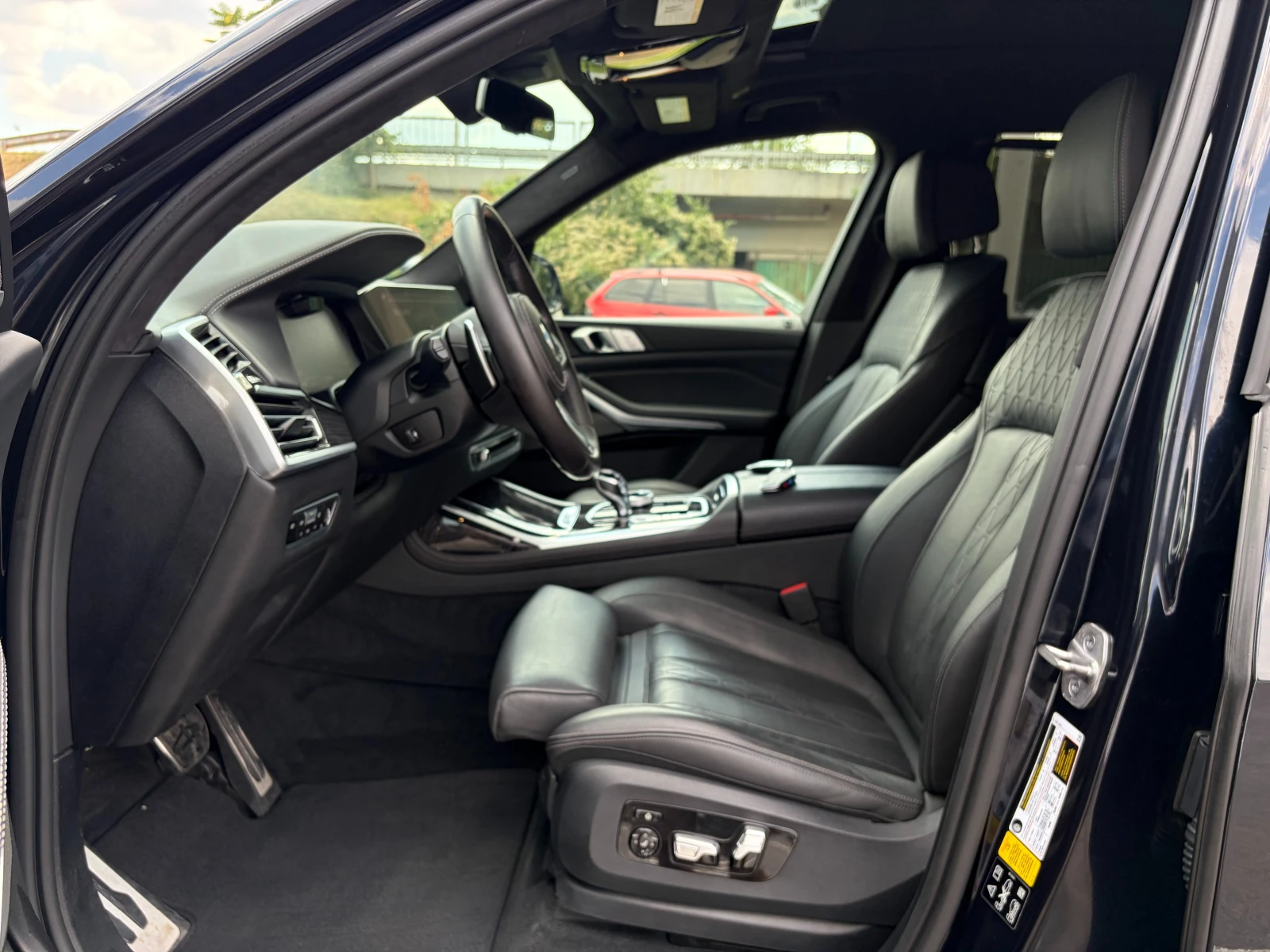 BMW X7 4.0i/M-ПАКЕТ/АIR/SKY/LASER/360/ВЕНТИЛАЦИЯ/ACC/5+ 1, снимка 10 - Автомобили и джипове - 54933514