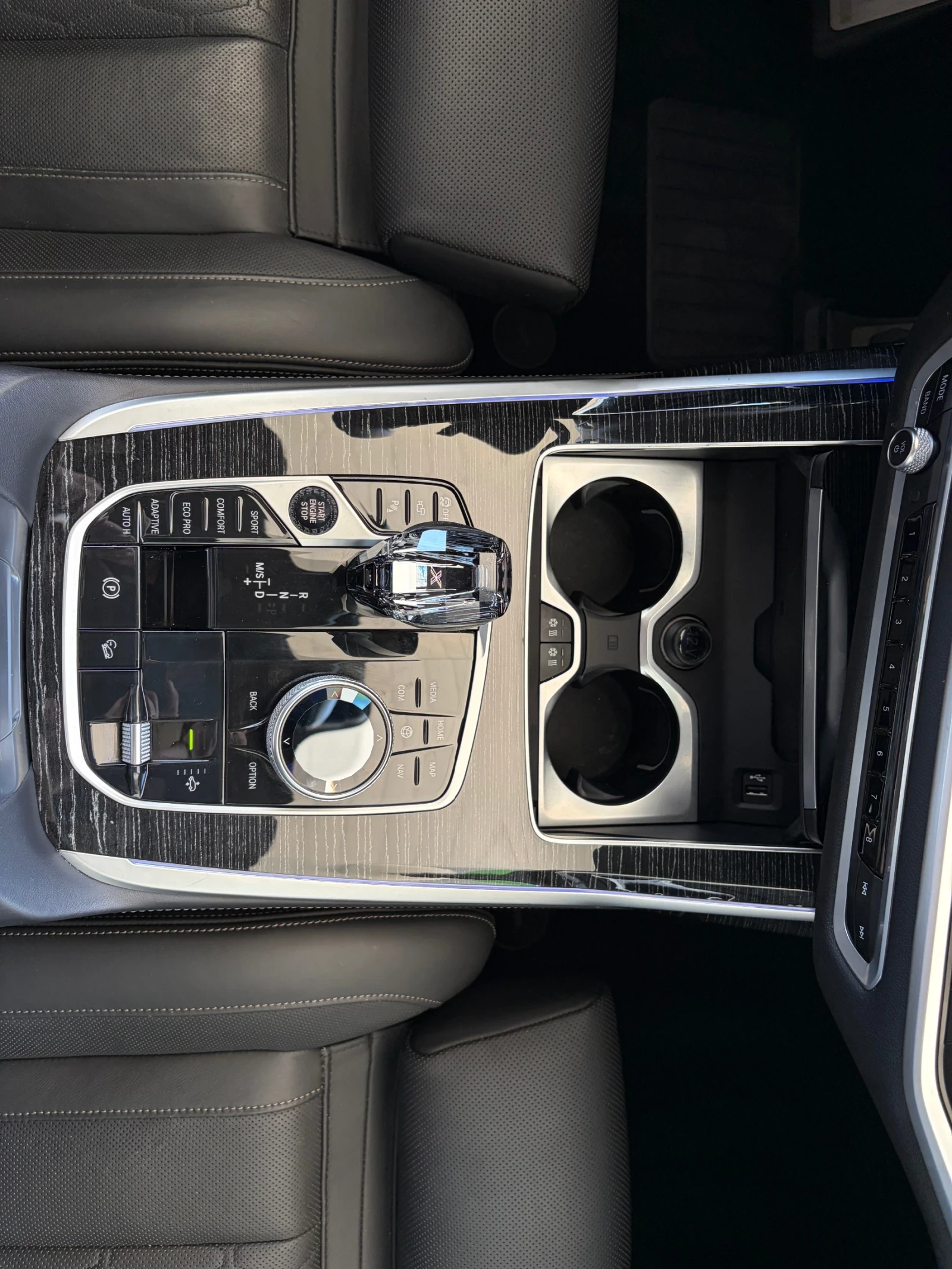 BMW X7 4.0i/M-ПАКЕТ/АIR/SKY/LASER/360/ВЕНТИЛАЦИЯ/ACC/5+ 1, снимка 14 - Автомобили и джипове - 54933514