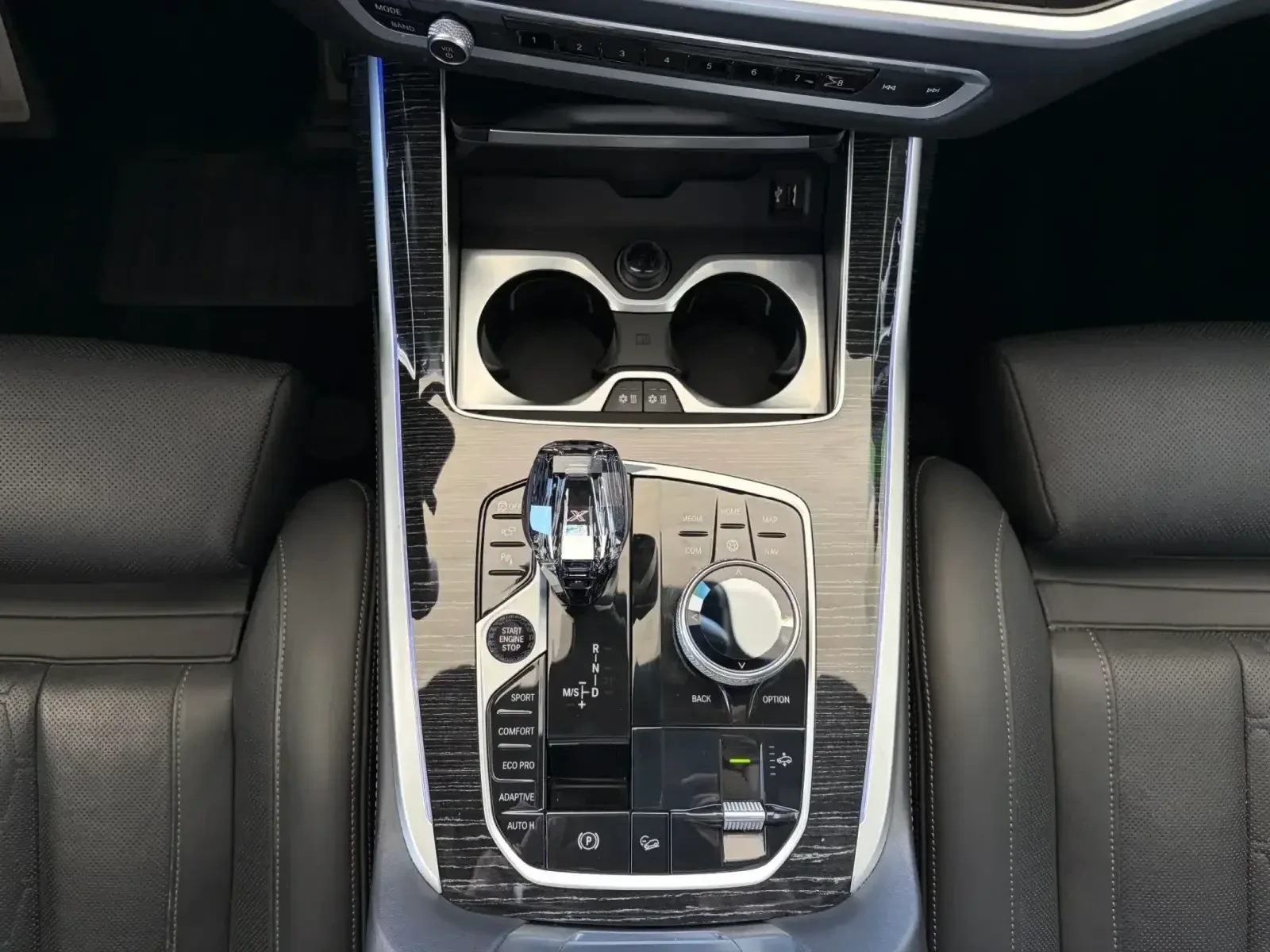 BMW X7 4.0i/M-ПАКЕТ/АIR/SKY/LASER/360/ВЕНТИЛАЦИЯ/ACC/5+ 1, снимка 14 - Автомобили и джипове - 54933514