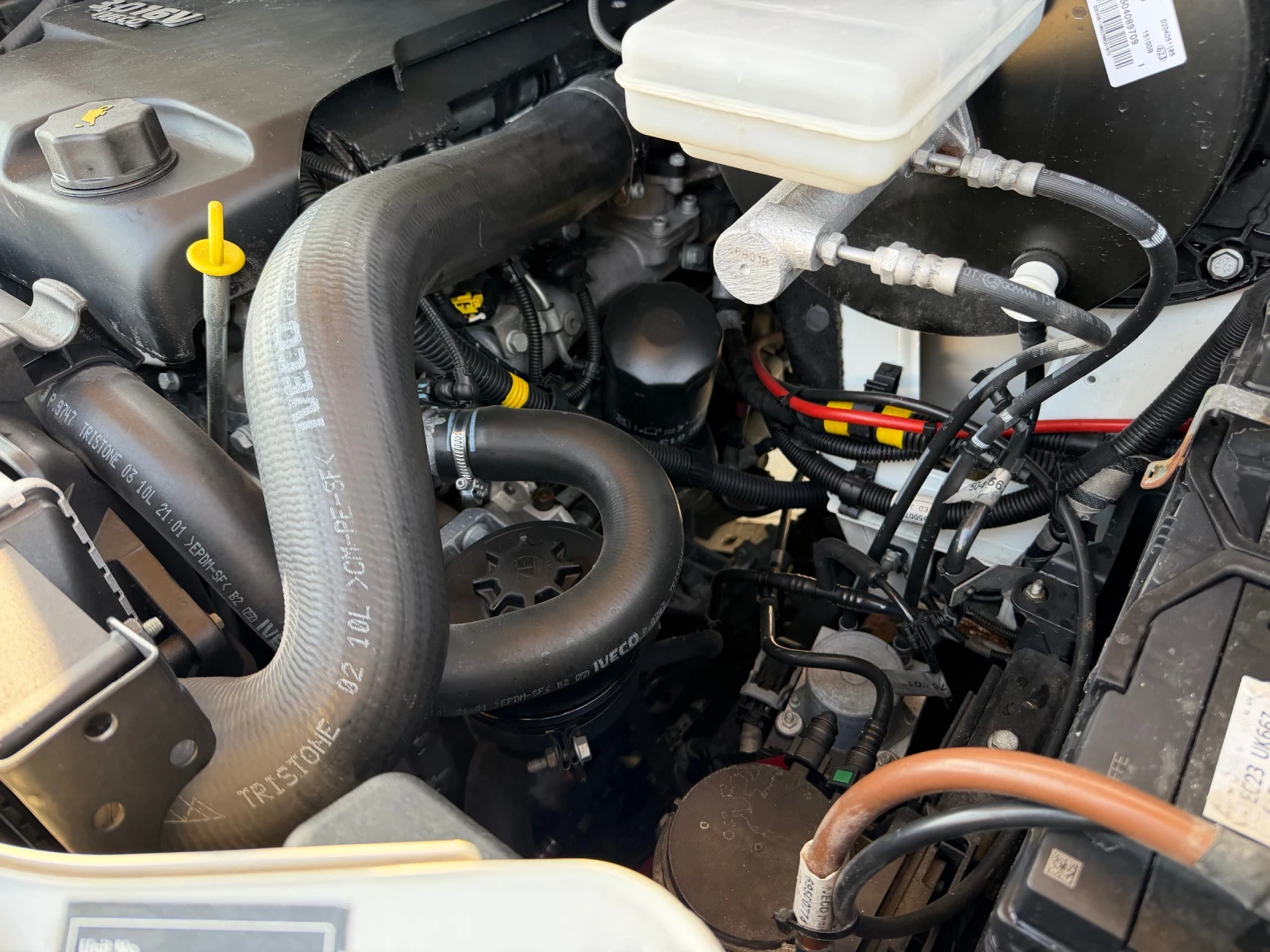 Iveco Daily 35c15 3.0HPI ТРИСТРАНЕН, снимка 12 - Бусове и автобуси - 53988473