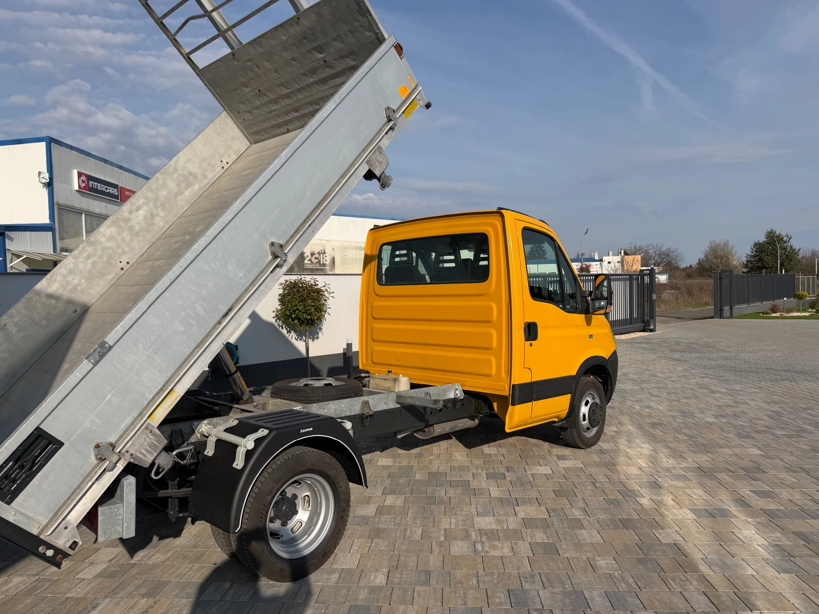 Iveco Daily 35c15 3.0HPI ТРИСТРАНЕН, снимка 7 - Бусове и автобуси - 53988473