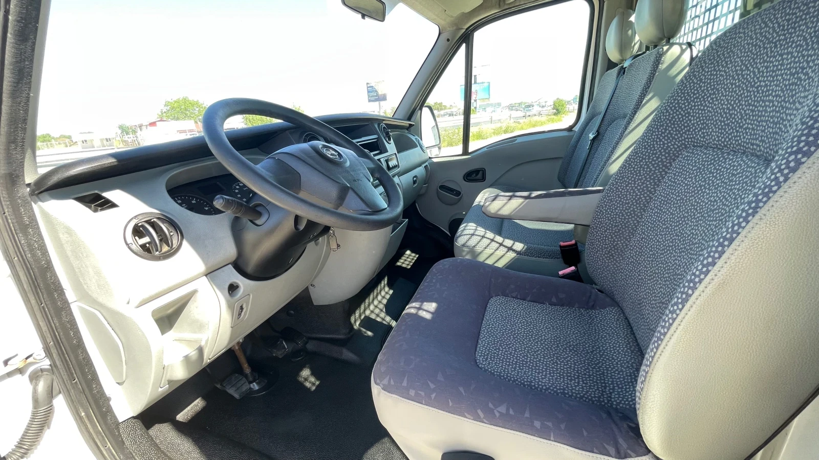 Opel Movano 2.5 115к.с. Климатик, снимка 15 - Бусове и автобуси - 54598451