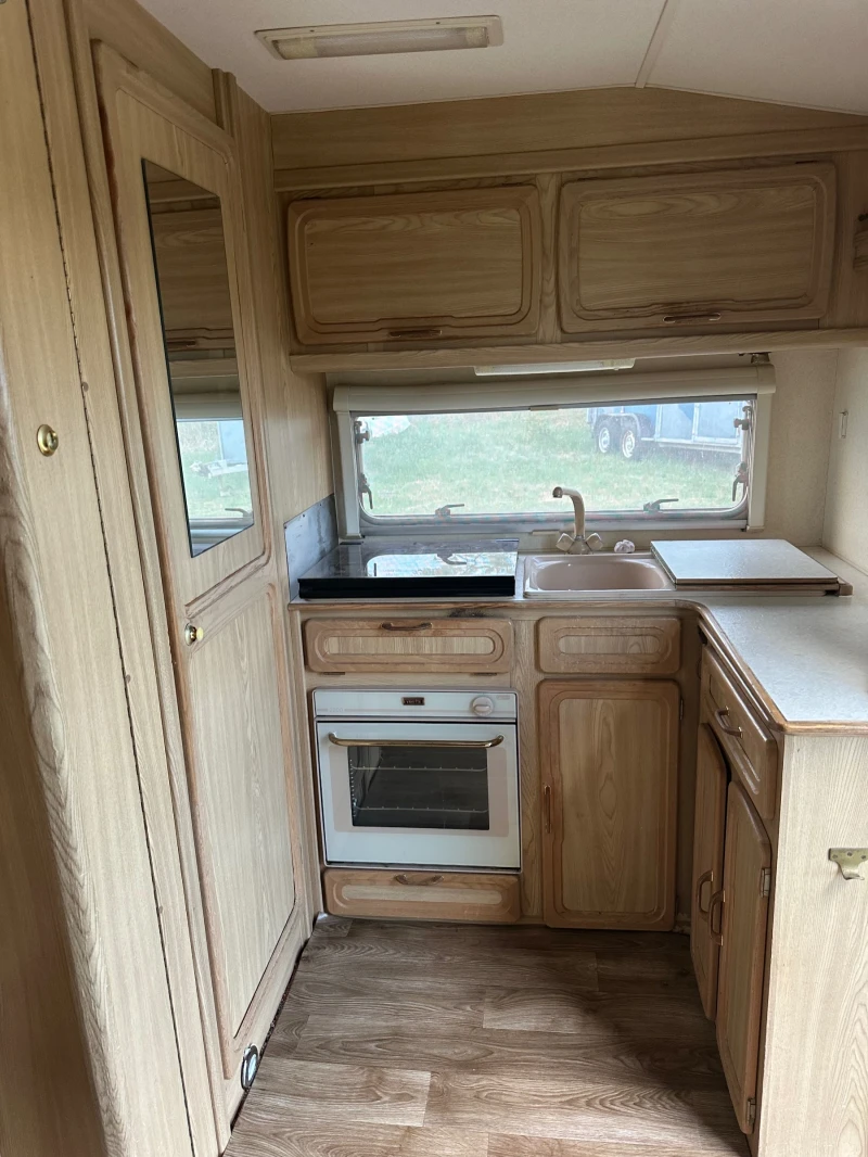 Каравана Adria Lunar Clubman 470 2ck, снимка 8 - Каравани и кемпери - 53358275