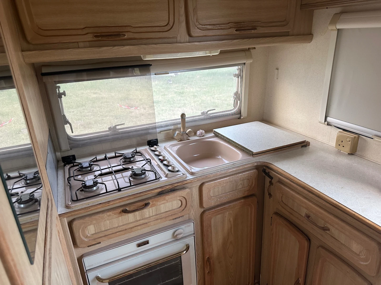 Каравана Adria Lunar Clubman 470 2ck - изображение 6