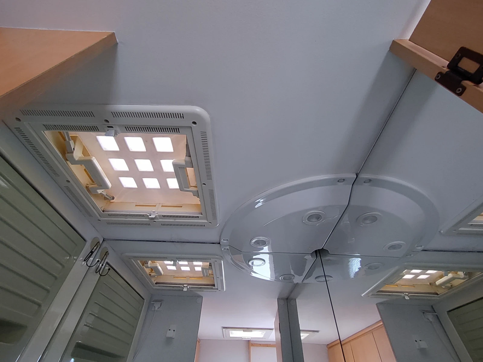 Каравана Sterckeman Datcha 420 Бойлер Форселт, снимка 12 - Каравани и кемпери - 56246500