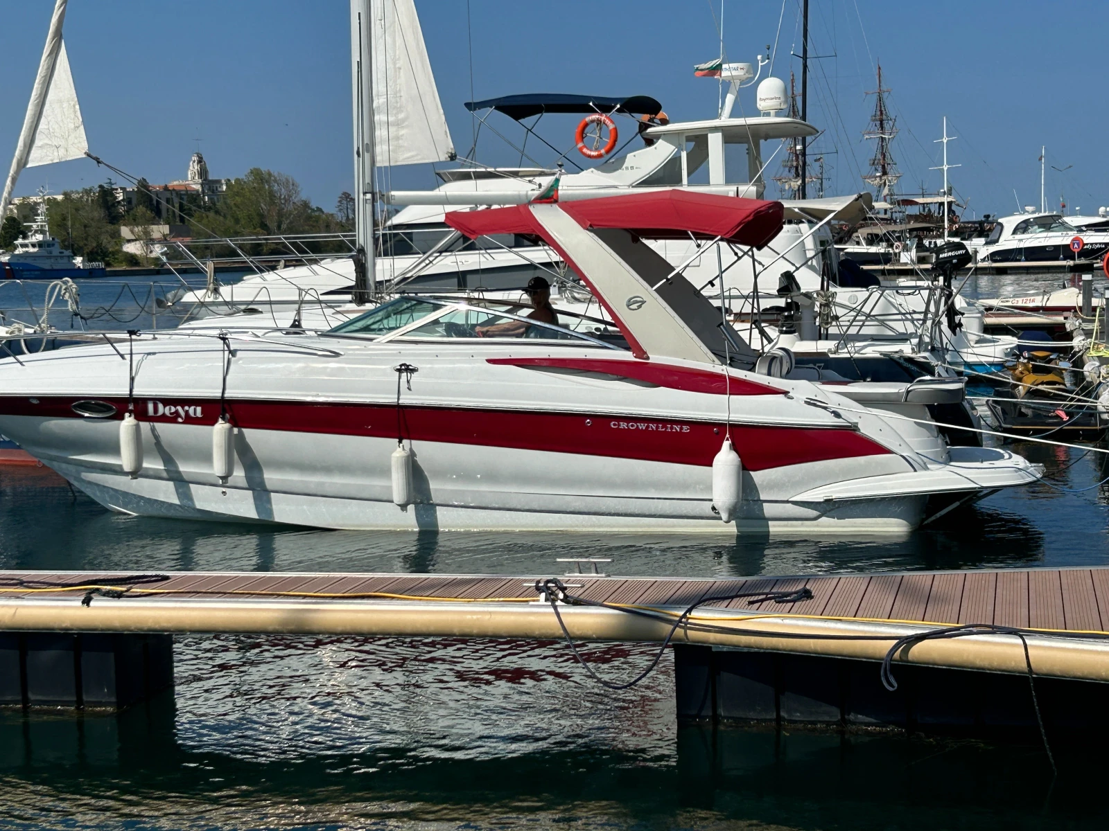 Моторна яхта Crownline 315 - изображение 3