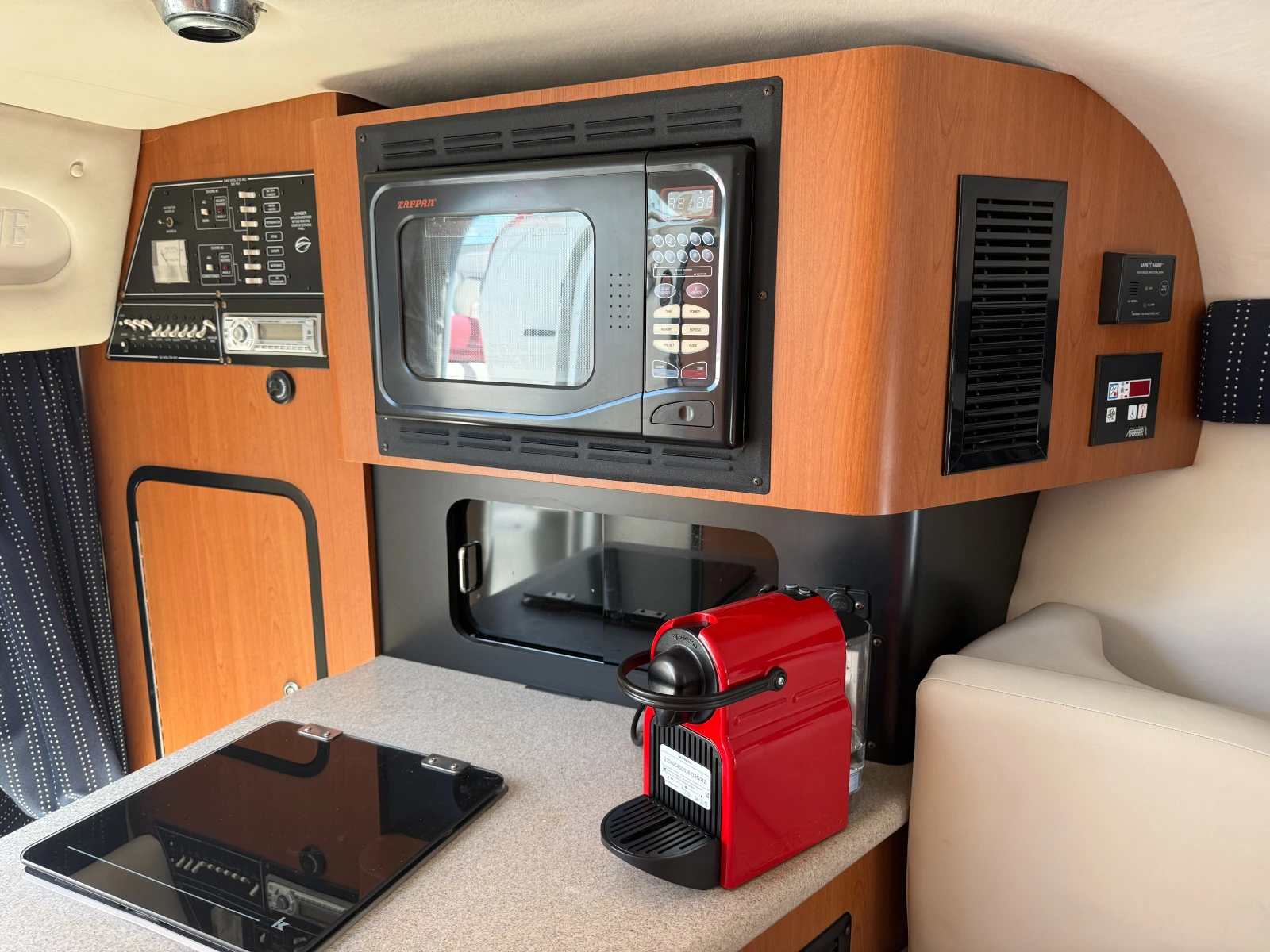 Моторна яхта Crownline 315 - изображение 6